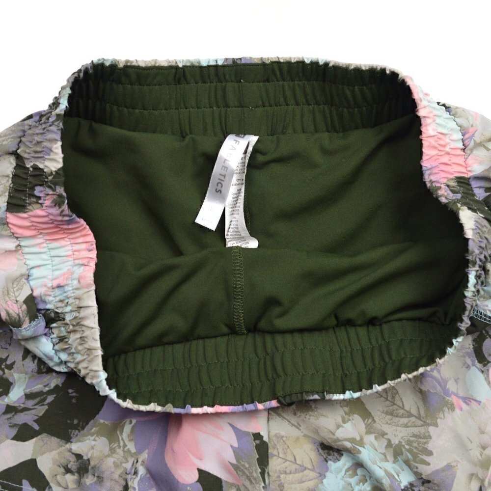 Fabletics Floral Maggie Shorts Large - Picture 3 of 4